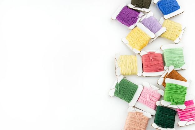 Kolorowe nici i wzory